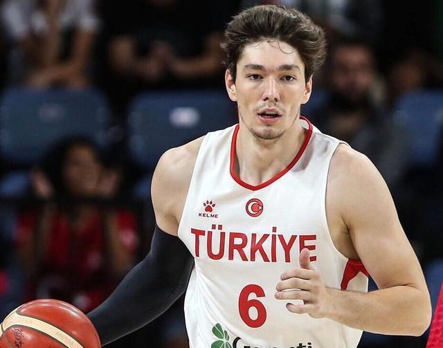 亚特兰大老鹰迎英超关键赛;冲刺阶段再遭质疑;质疑声四起;轮换策略被讨论 亚特兰大老鹰迎英超关键赛;冲刺阶段再遭质疑;质疑声四起;轮换策略被讨论