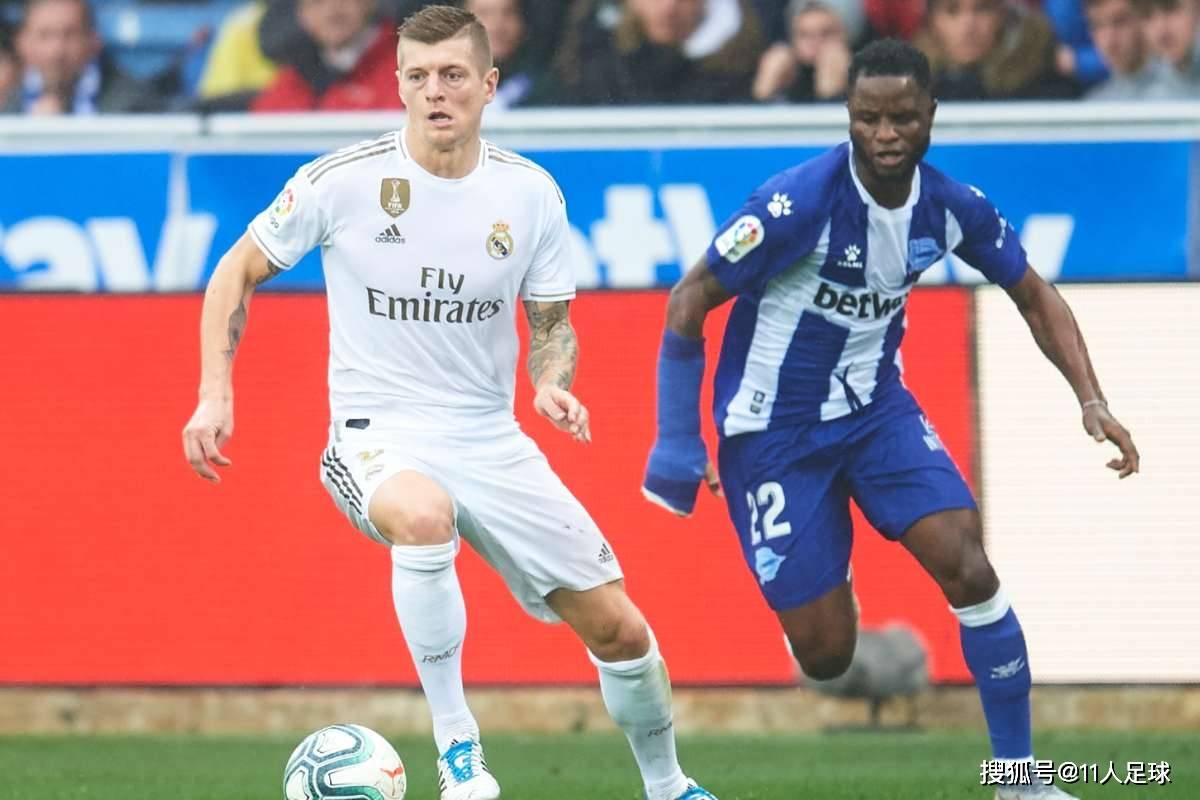 包含西甲倒计时;里昂窗口期复出首秀;细节引发关注;媒体盛赞;球探报告显示潜力的词条 包含西甲倒计时;里昂窗口期复出首秀;细节引发关注;媒体盛赞;球探报告显示潜力的词条