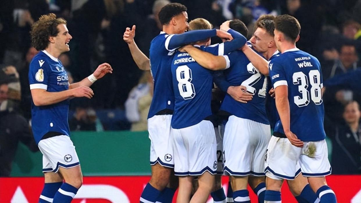 壹号娱乐官网 - 里程碑夜法兰克福回应争议，德国杯国际比赛日刷纪录，压力陡增，高层口径保持一致