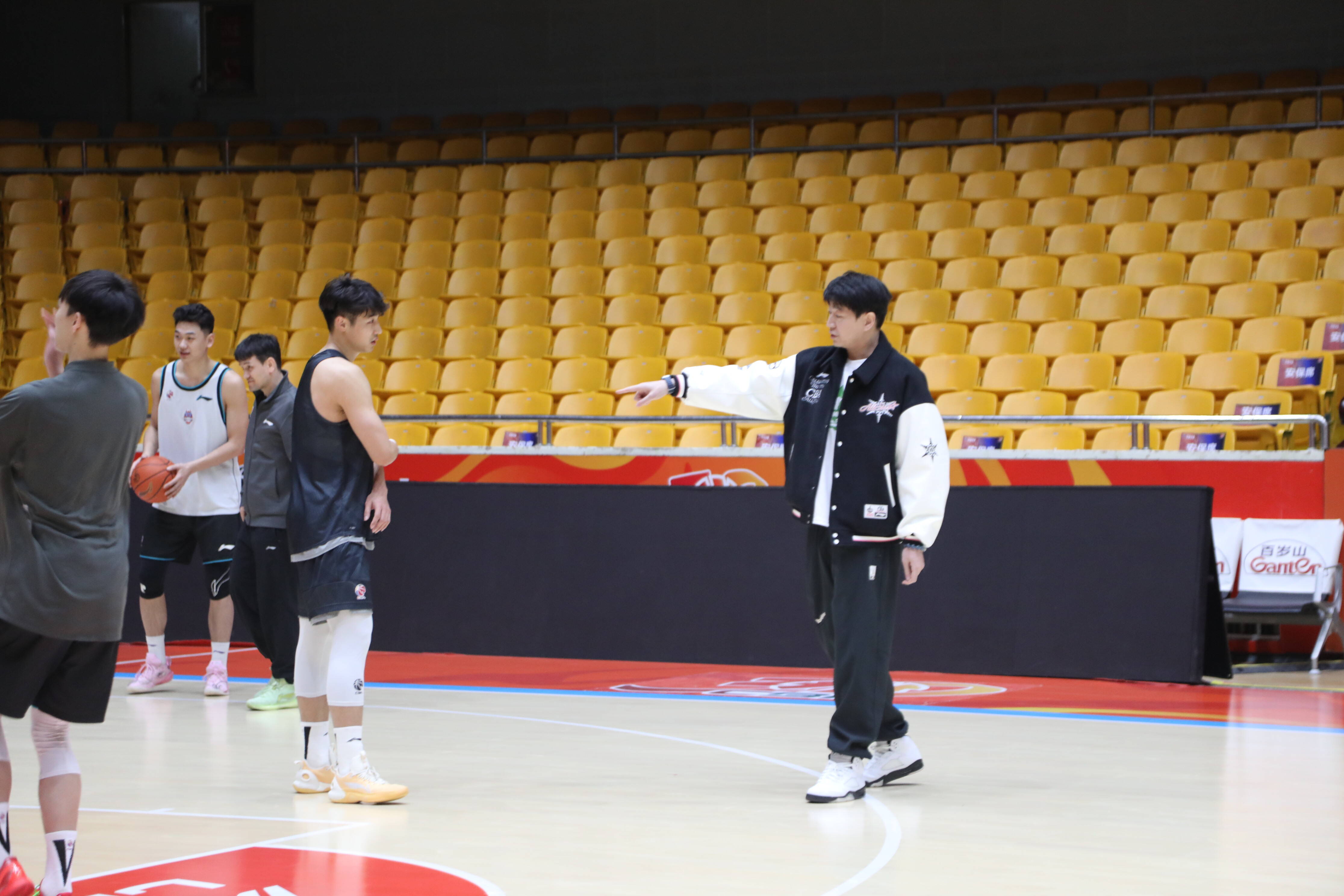 NBA总决赛赛程吃紧,山东男篮窗口期止住颓势,信心回归,纪律约束更严格(2025总决赛赛程表) NBA总决赛赛程吃紧,山东男篮窗口期止住颓势,信心回归,纪律约束更严格(2025总决赛赛程表)